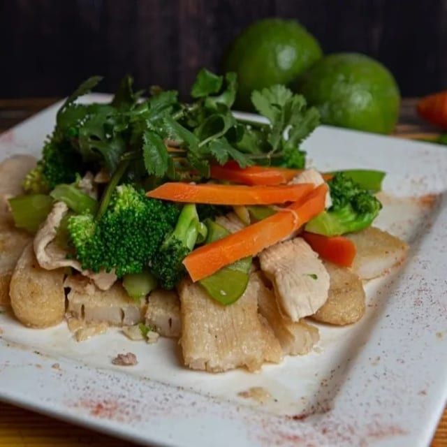 Chicken with Vegetables Pan Fried Noodle (Pho Ap Chao Ga).