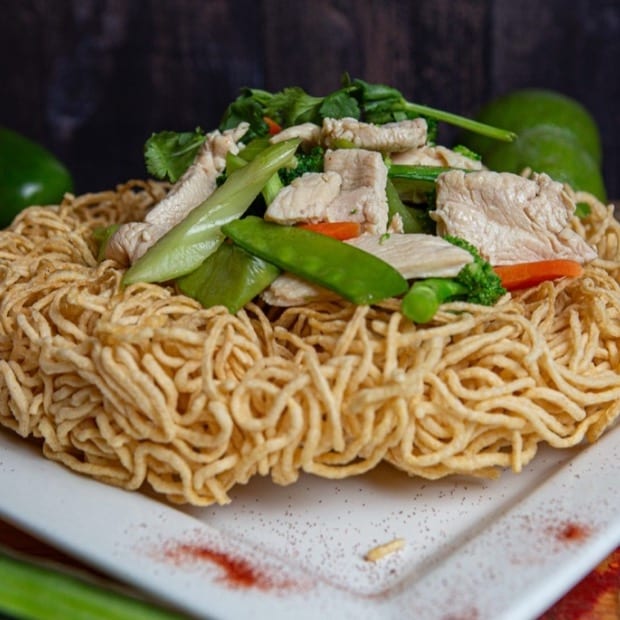 Chicken and Vegetables Chow Mein (Mi Xao Don Ga).