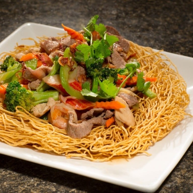 Crispy Chowmein Comb Chow Mein (Mi Xao Don Thap Cam).
