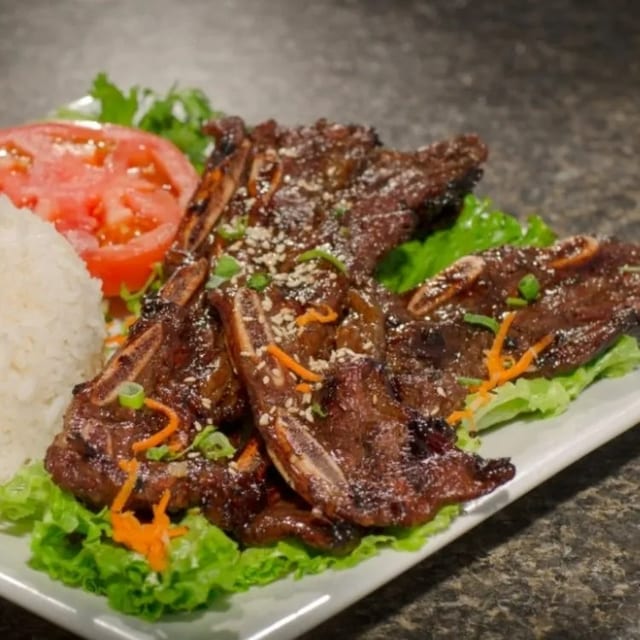 BBQ Short Ribs & Onion Rice Plate (Com Suon Dai Han).