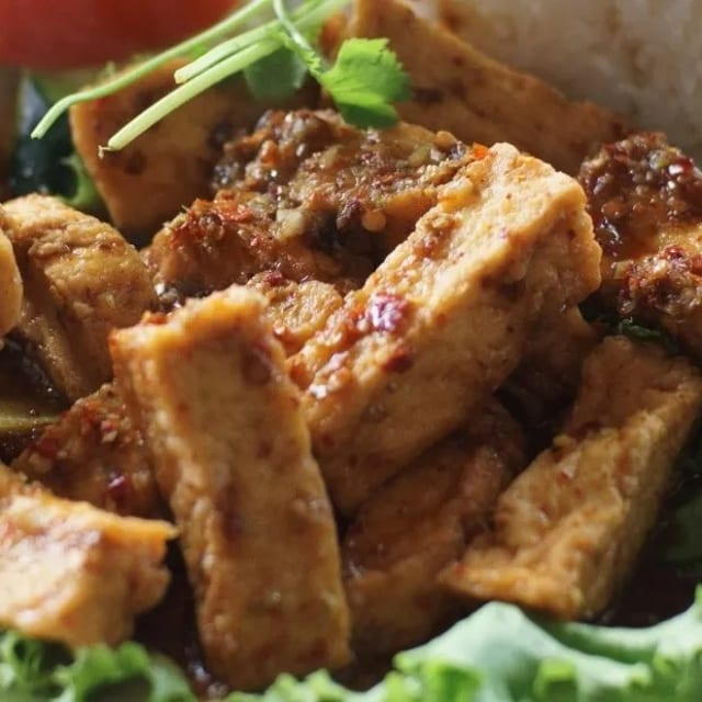 Fried Tofu / Lemongrass / Chili Garlic (Com Dau Hu Chien Xa Ot).
