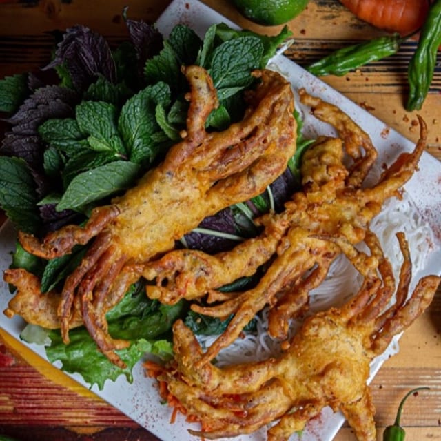Soft Shell Crab with Veg (3) (Cua Lot).